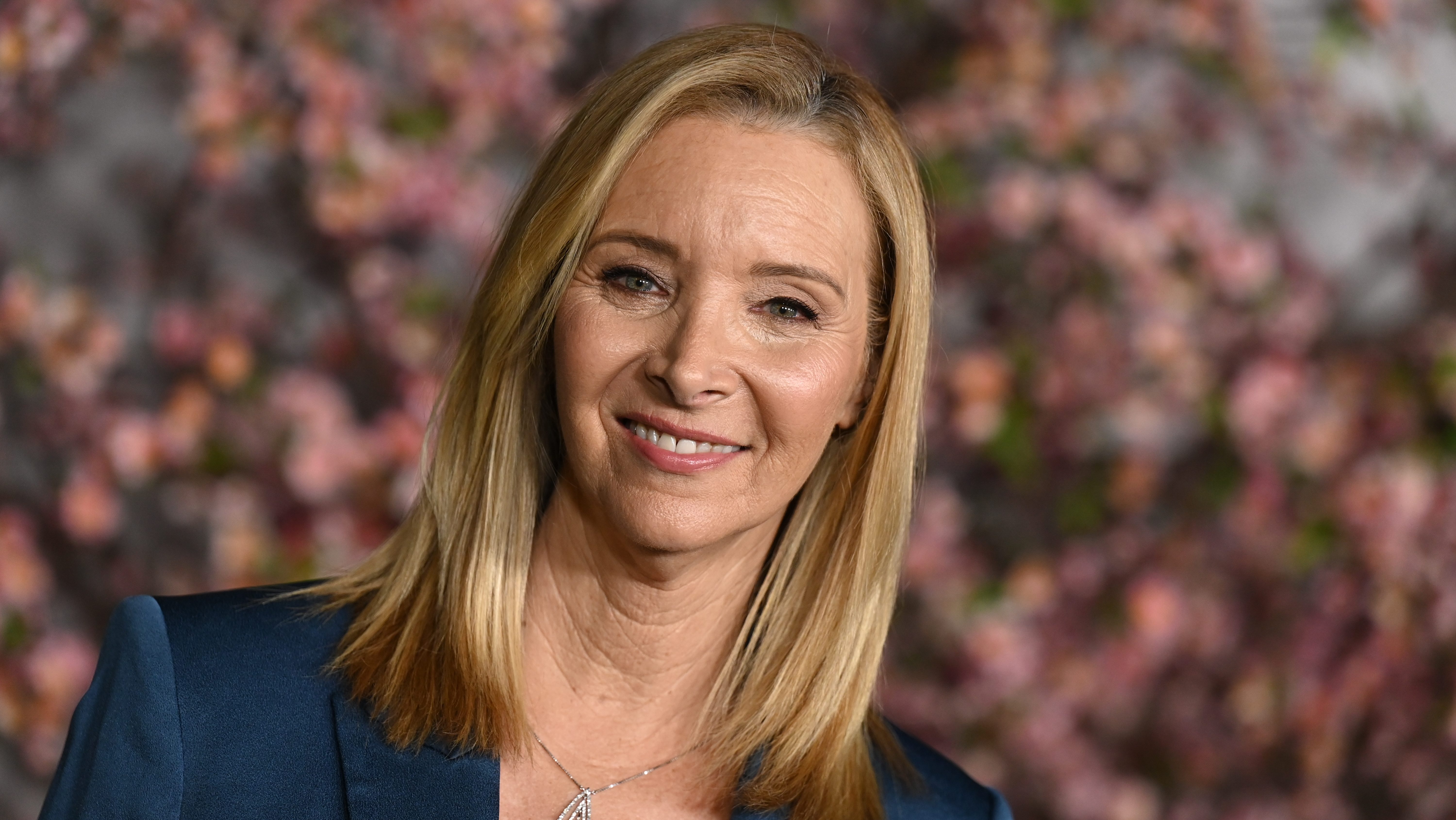 Lisa Kudrow appeals to new Warner Bros. owners to keep "Friends" alive.