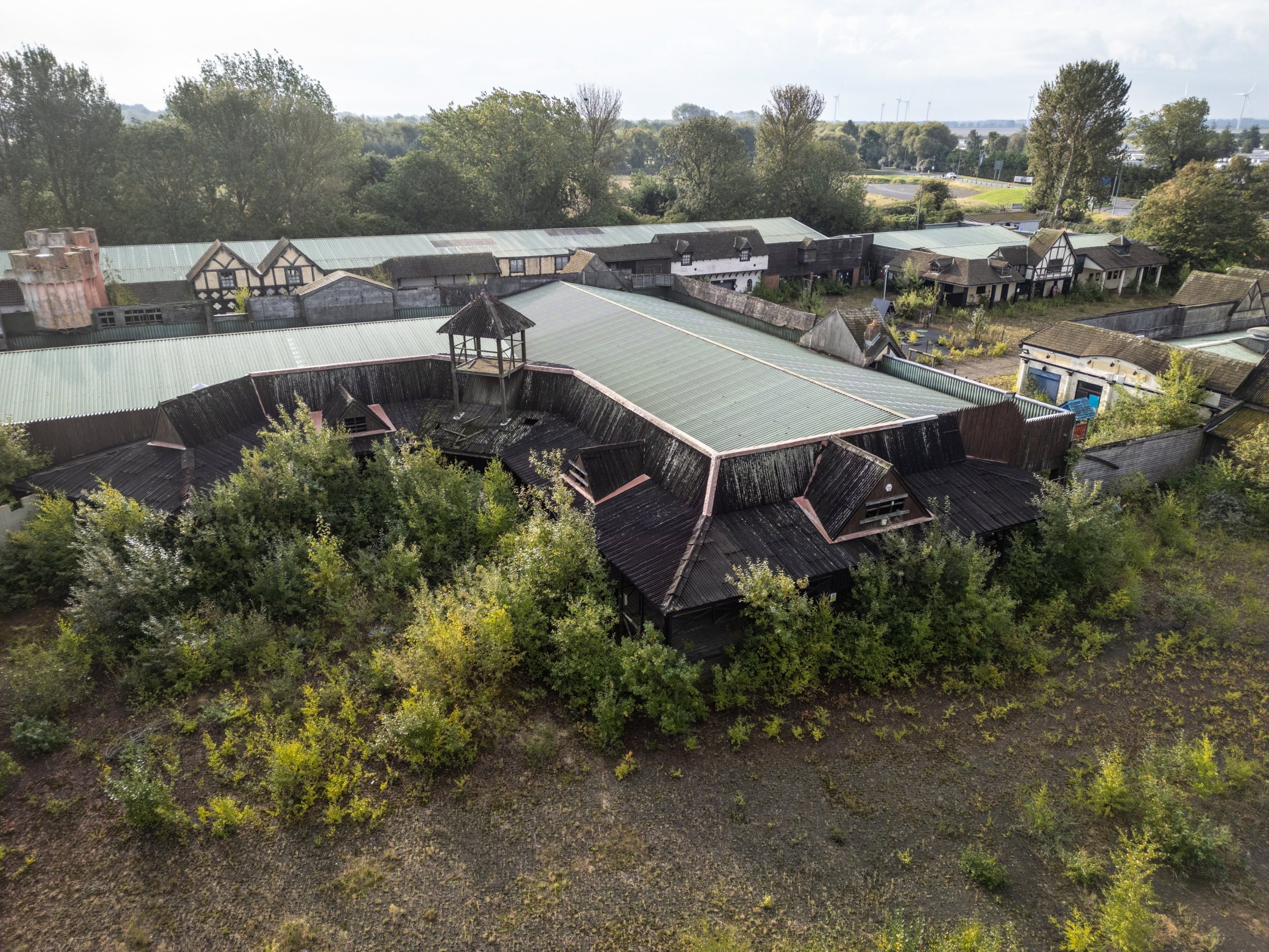 Pleasure Island Looks Like The Last of Us After Decade of Decay