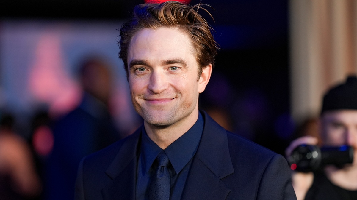 Robert Pattinson Mixes Up Batman-Inspired Cocktail & Surprises Fans!
