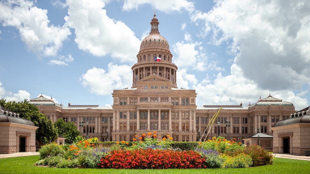 Texas Sparks Debate with Mandatory Bible Readings in Schools
