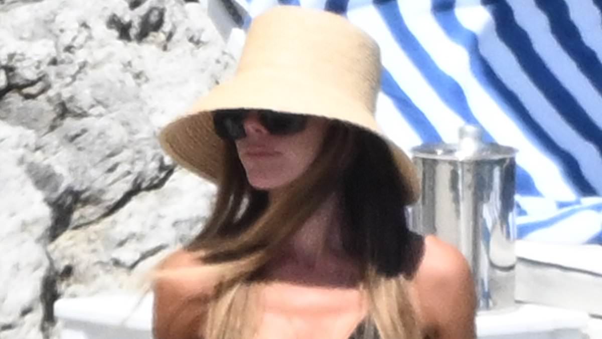 David Beckham Becomes Instagram Husband on Amalfi Getaway!