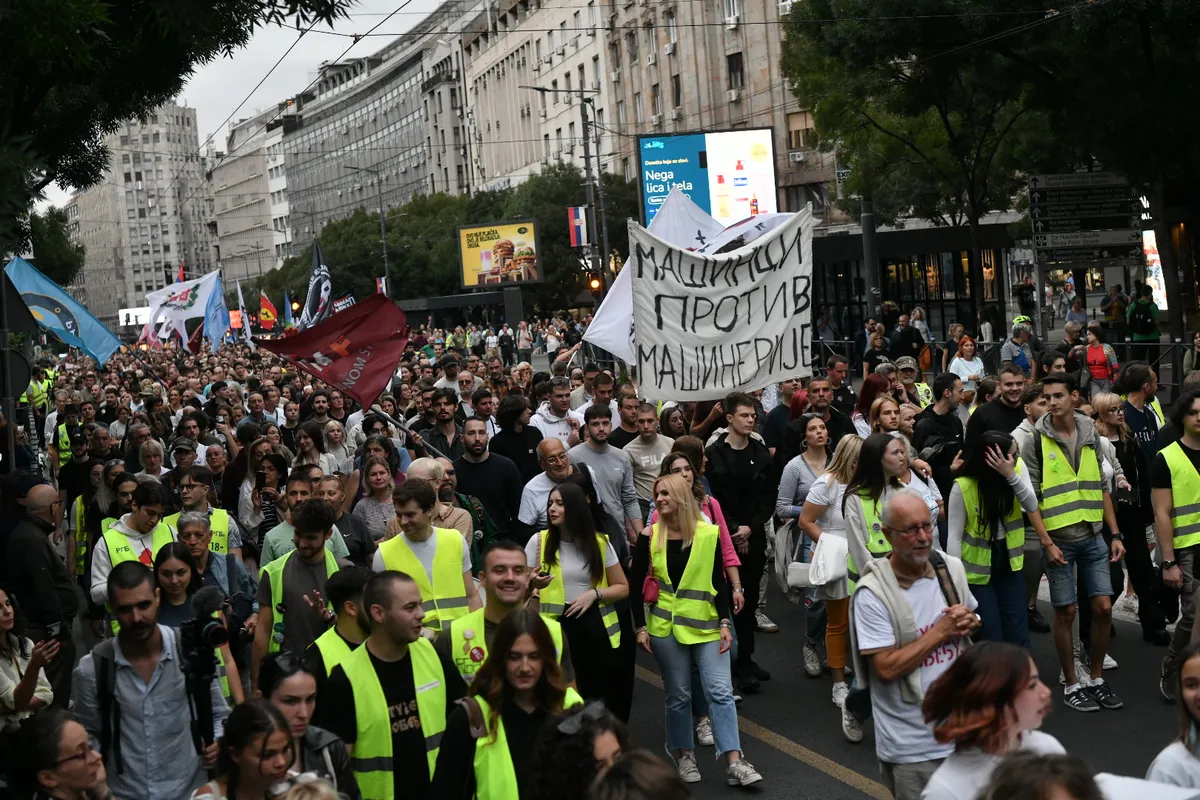 Dronovi beleže: Studentski marš kroz Beograd privlači pažnju