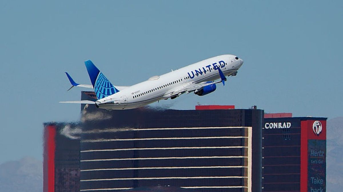 United Airlines Flight Returns to Las Vegas After Hijack Threat Text