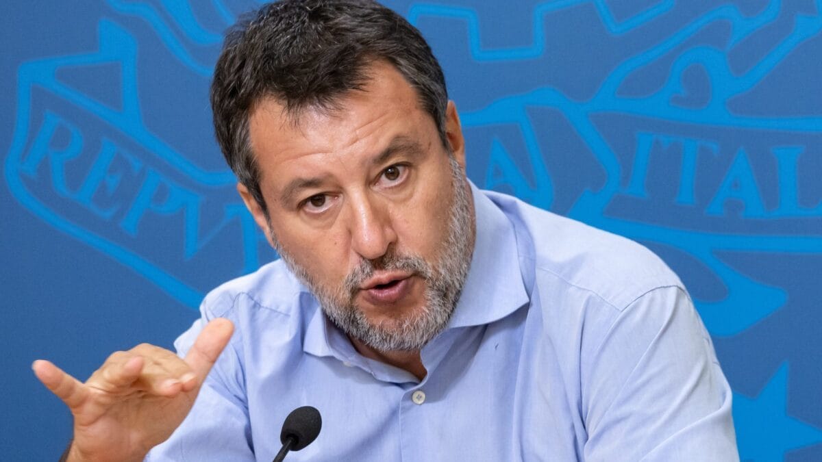 Salvini si dimette da segretario per ricandidarsi: la Lega cambierà simbolo