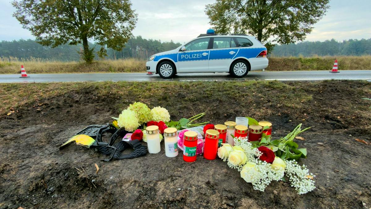Autofahrer überholt Kolonne: Vier Jugendliche sterben bei Frontalcrash in Brandenburg