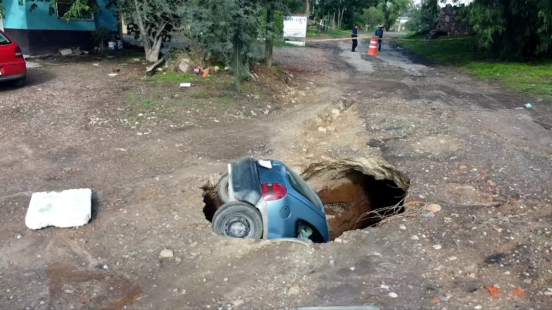 Impactantes megasocavones y pérdidas tras tormentas en México