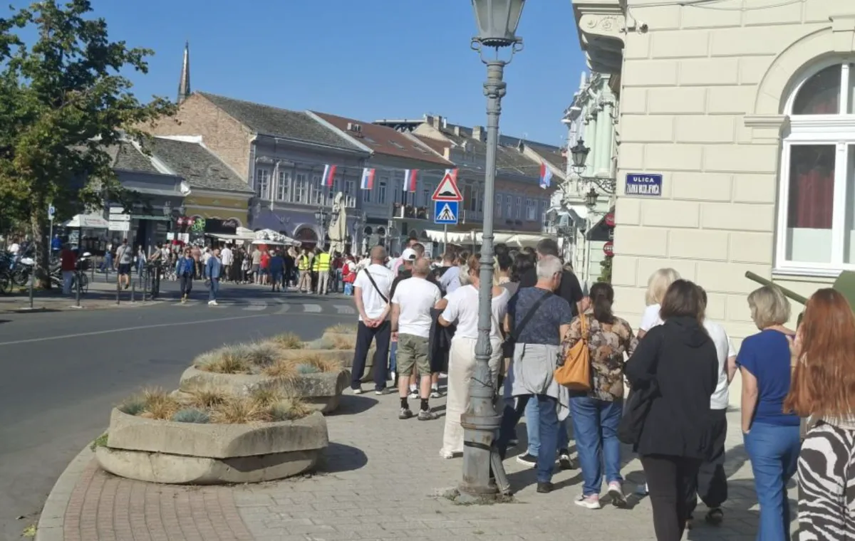 Zašto su redovi u Novom Sadu izazvali ovakve reakcije?
