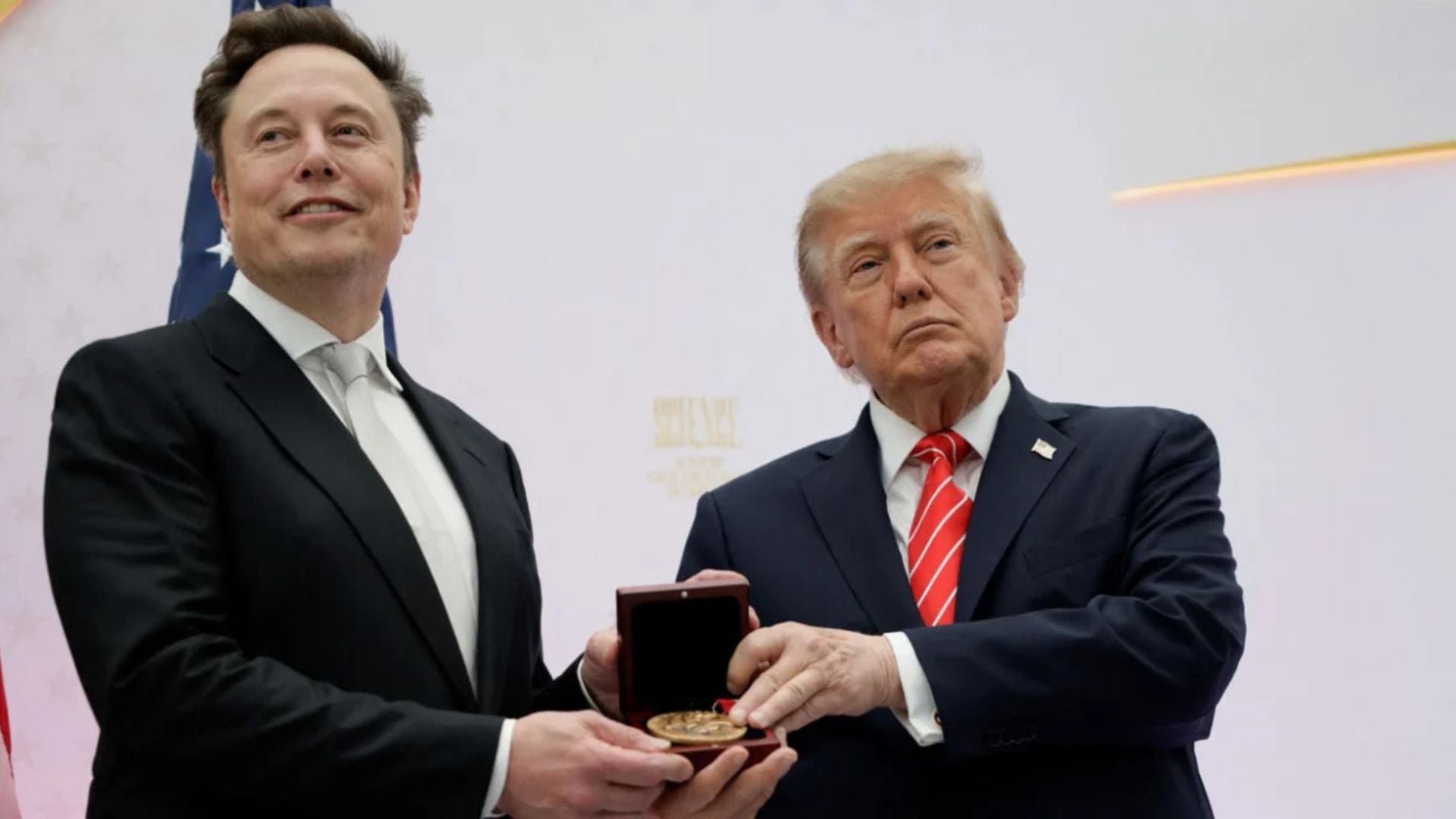 Trump honors Musk with a science medal, calls him “the Edison of our time”
