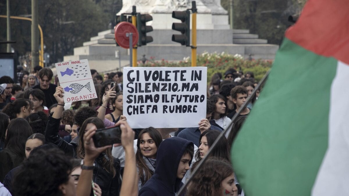 La protesta dei giovani: una generazione senza futuro cerca spazio nella politica