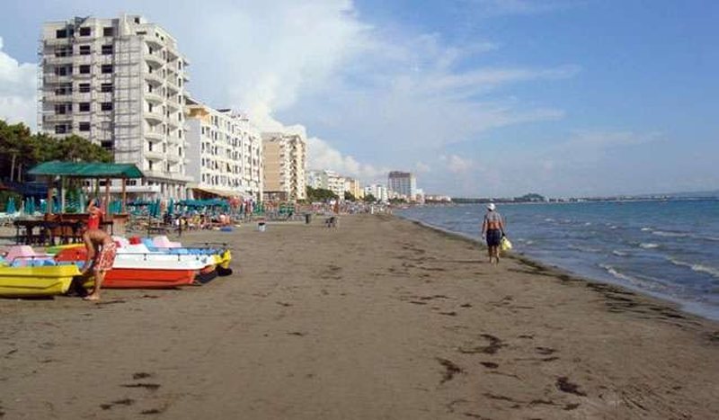Shock in Durrës: Elderly Woman Found Dead on the Beach