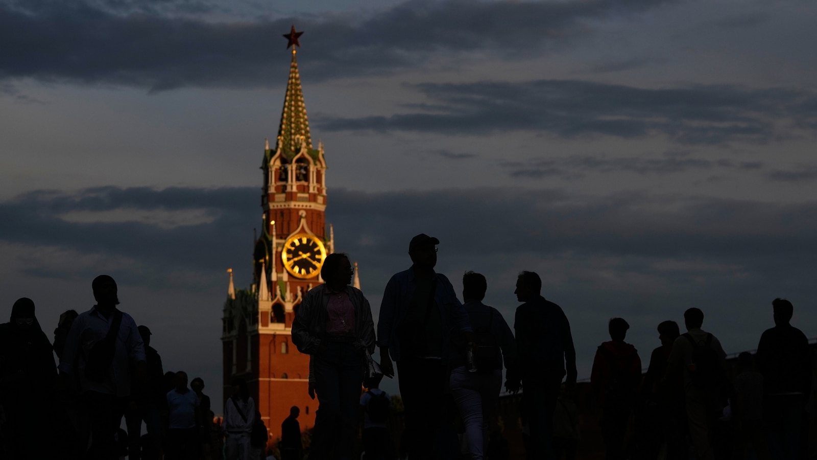Zelenskyy’s Bold New Strategy: Ukrainian Drones Target Moscow