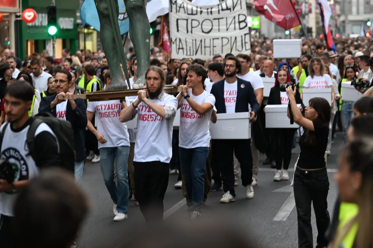 Policija zaustavila izborni materijal studenata: Šta se dogodilo u Beogradu?
