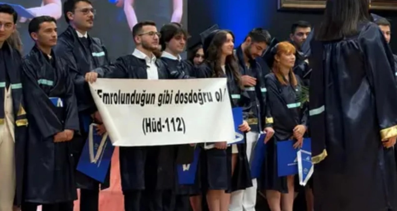 Yeditepe Üniversitesi'ndeki 'Ayet Pankartı' Olayı Sonrası YÖK Soruşturma Başlattı
