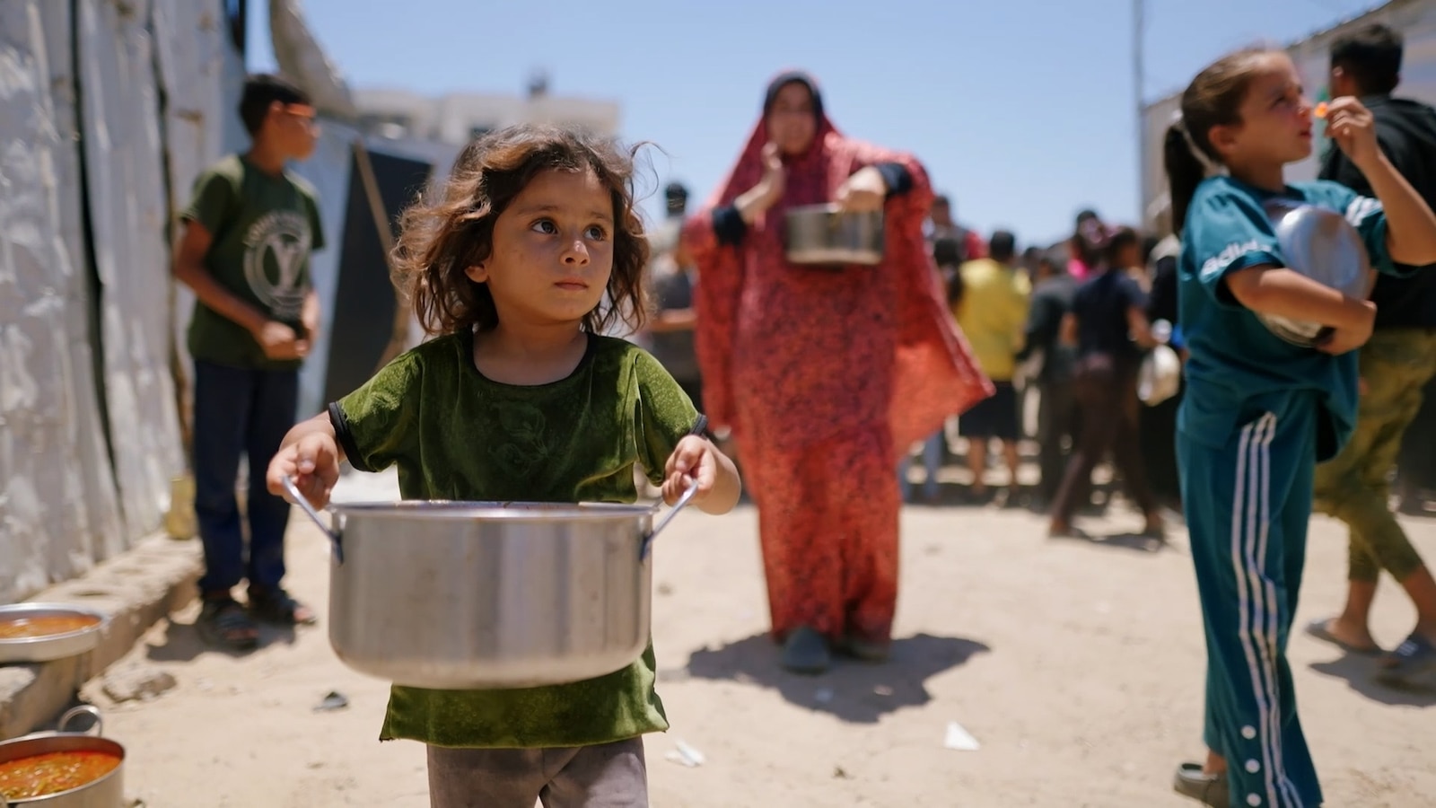 Why a Father's Heartbreaking Struggle in Gaza Is Capturing Attention