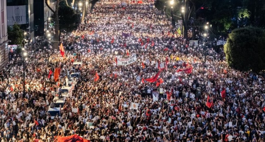 Diaspora Joins 35-Day Protest in Tirana with Symbolic Messages