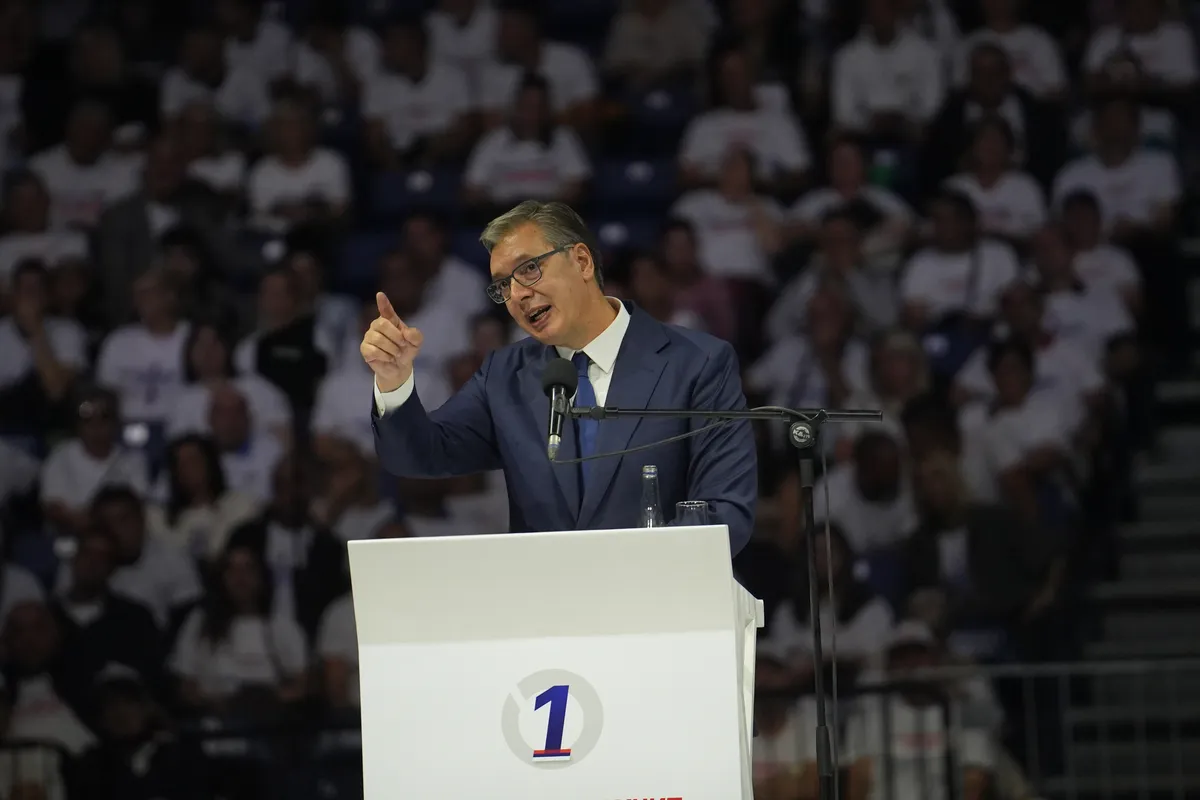 Vučić negira da je išao helikopterom na miting: Tvrdi da je snimak iz Raške