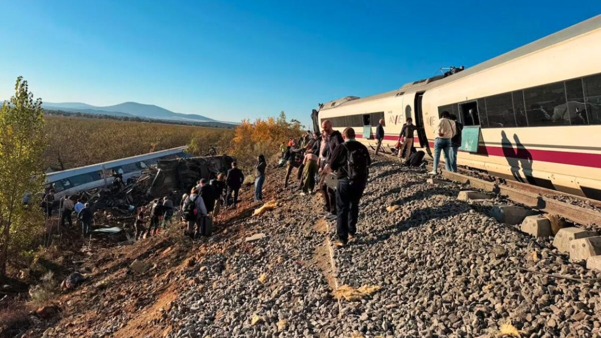 Collisione tra treni ad alta velocità in Spagna: almeno 39 morti e 100 feriti