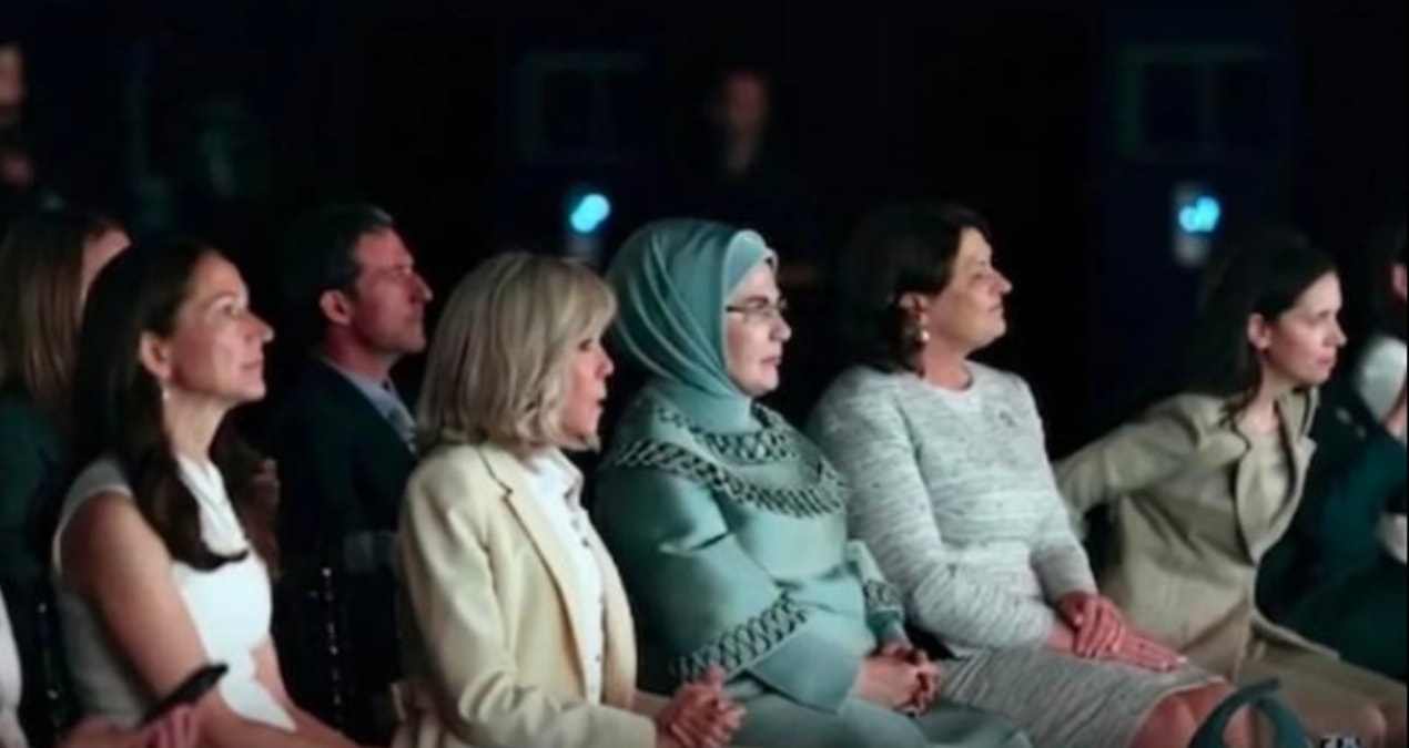 Emine Erdoğan ve First Lady'ler Özgür Masur Defilesinde!
