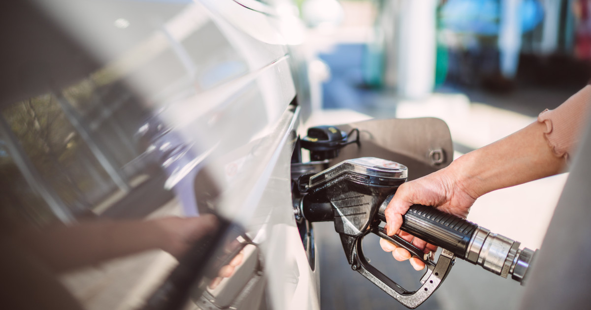 Benzina atinge un nou record: prețuri șocante la pompă