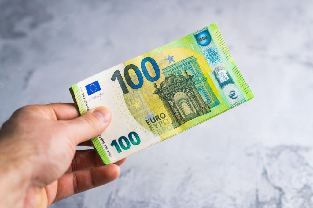 Why These Citizens Are in the Spotlight Over the €100 Support