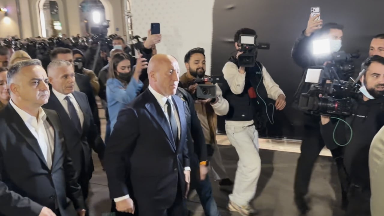 Tensions Outside Kosovo’s Assembly: Ramush Haradinaj Steps Out to Face Protesters
