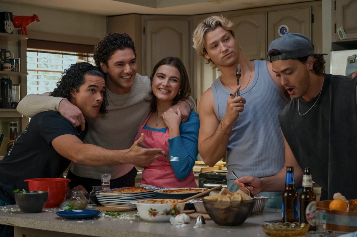 Allie and Dean Take Center Stage in 'Off Campus' Season 2 Twist