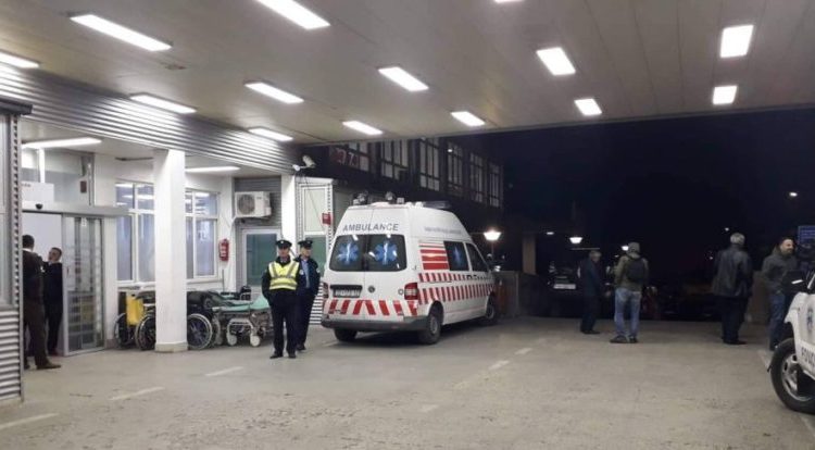 Severely Injured Man in Pejë Accident Transferred to QKUK for Intensive Care
