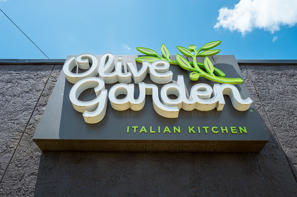 An Olive Garden employee passes away after suffering serious burns in a tragic accident at work.