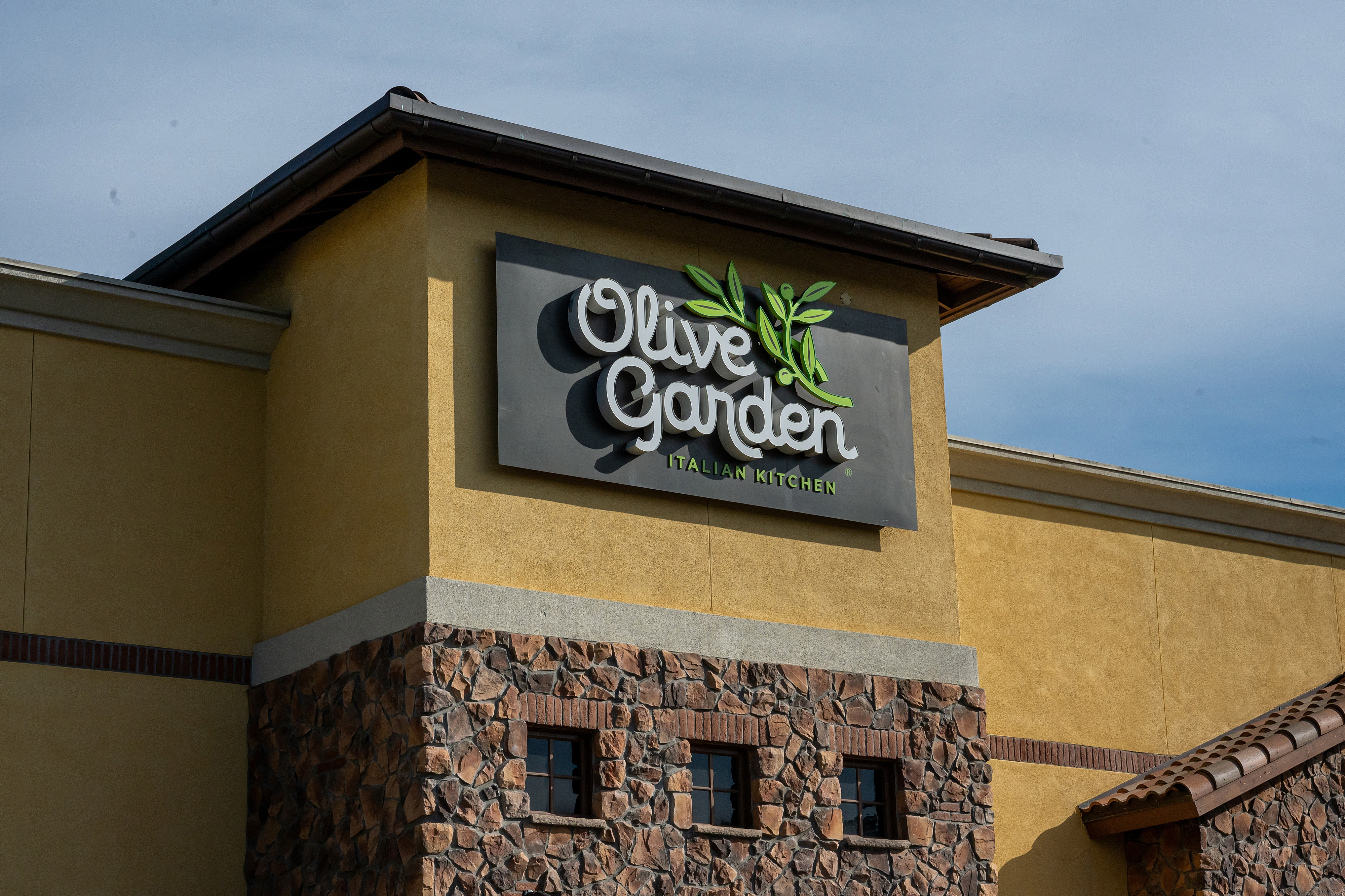 Pennsylvania Olive Garden Cook Dies After Submerging Head in Deep Fryer