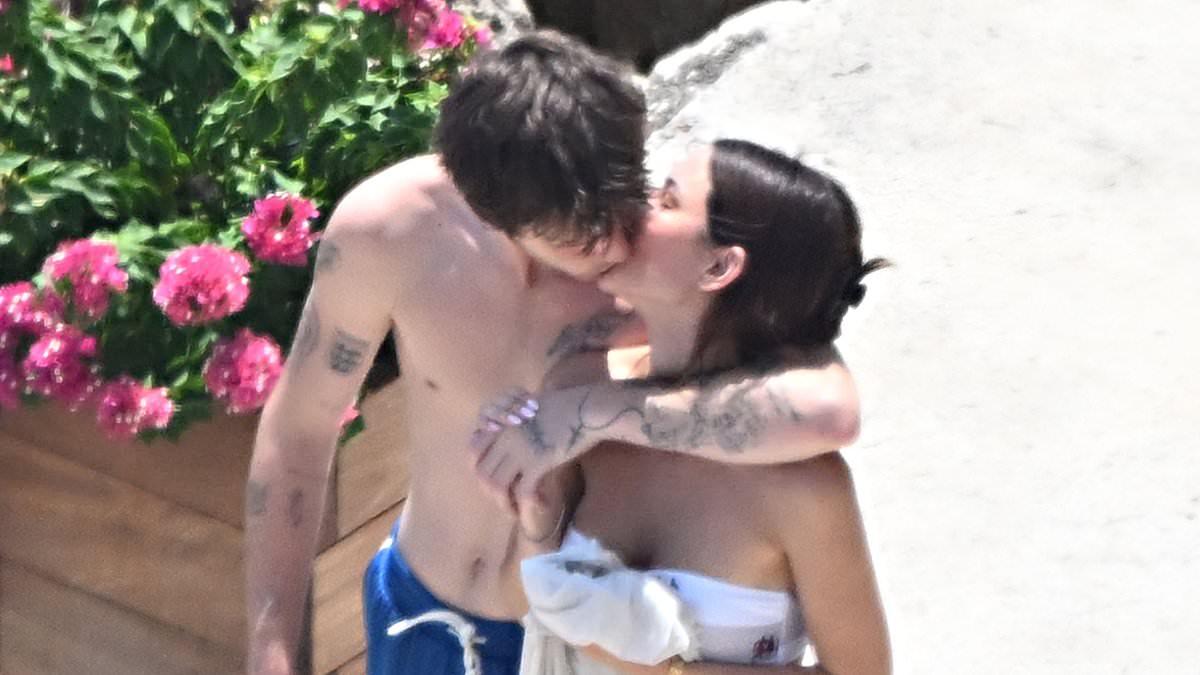 Cruz Beckham and Jackie Apostel's Amalfi PDA Sparks Buzz