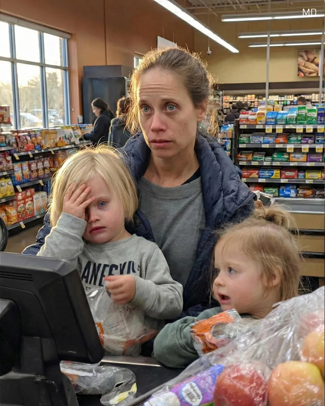 Act of Kindness to Mother Rewarded: Police Officer Surprises Benefactor at Work