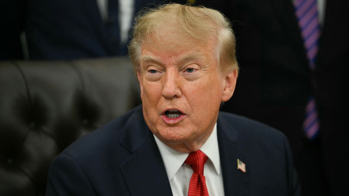 Major TV Networks Boycott White House After Trump Bans Key Outlets