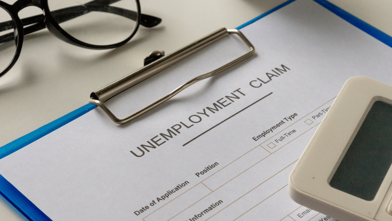 Shocker: Unemployment Surges to 231K, Smashing Expert Forecasts