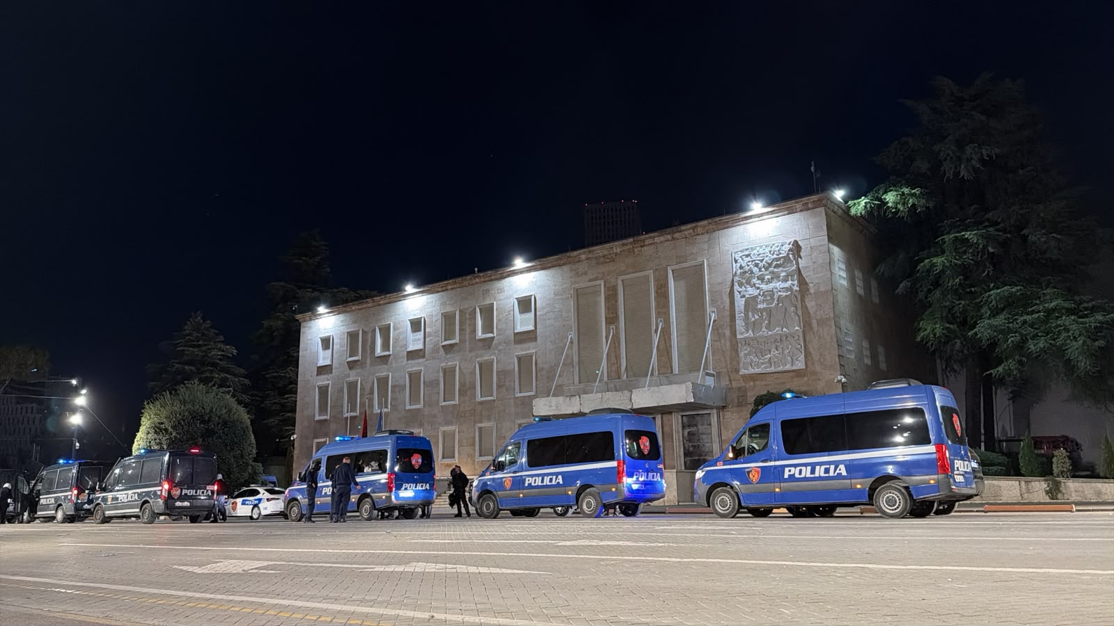 13 Injured as Tirana Protest Ends with Arrests and Clashes
