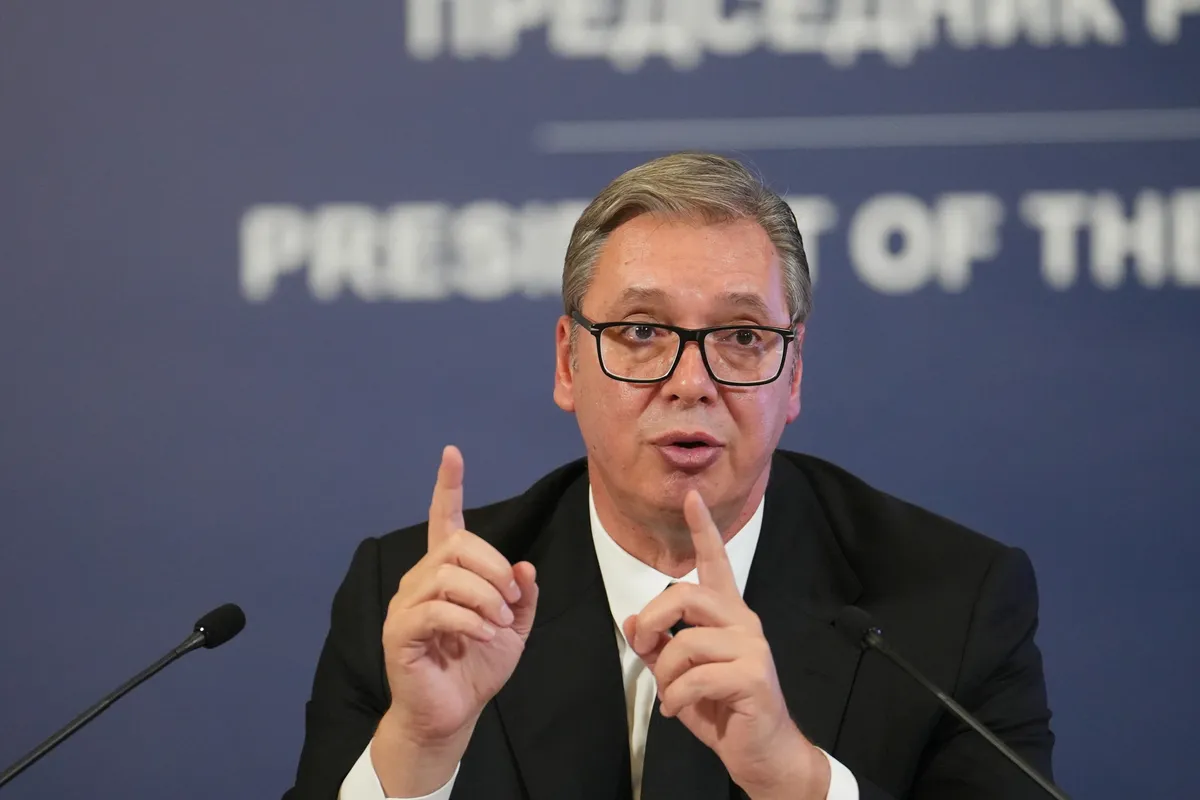 Zašto Vučić kao 'običan građanin' zove ministre da ubrzaju radove?