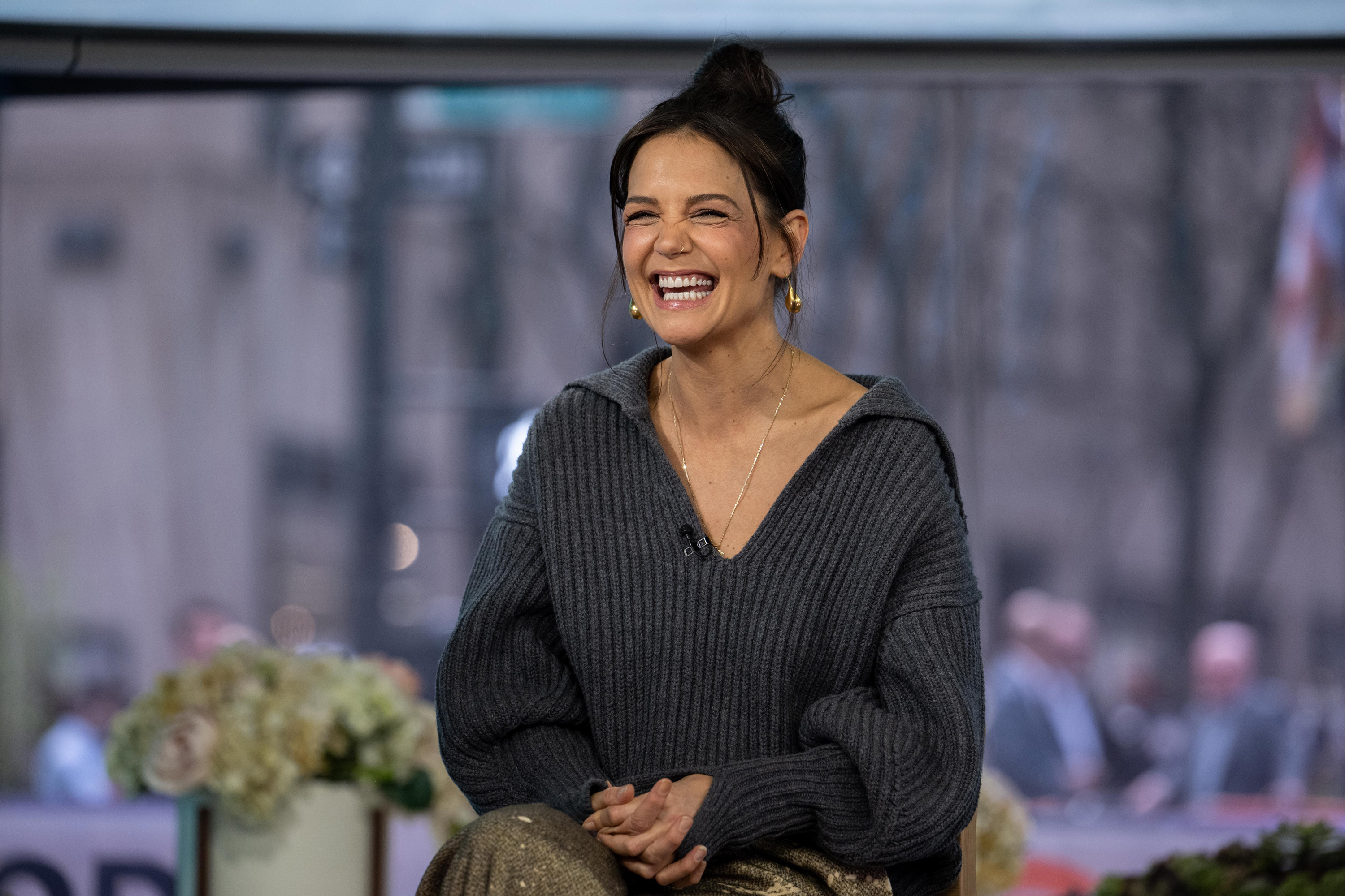 Katie Holmes Rocks Comfy Gray Sweater for laid-back style
