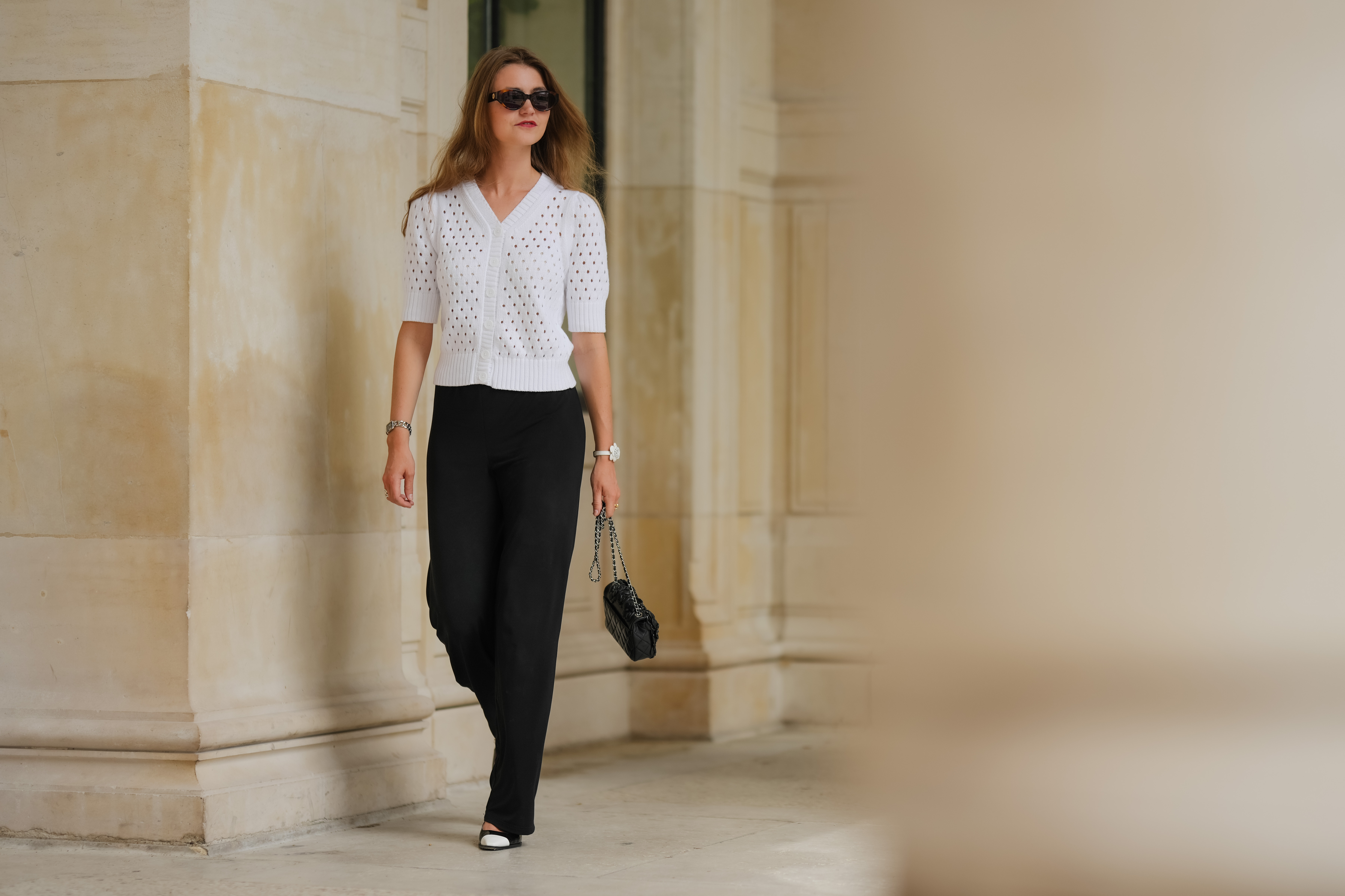 Turn Heads with Short-Sleeve Cardigans: A Chic Arm Disguise Hack!