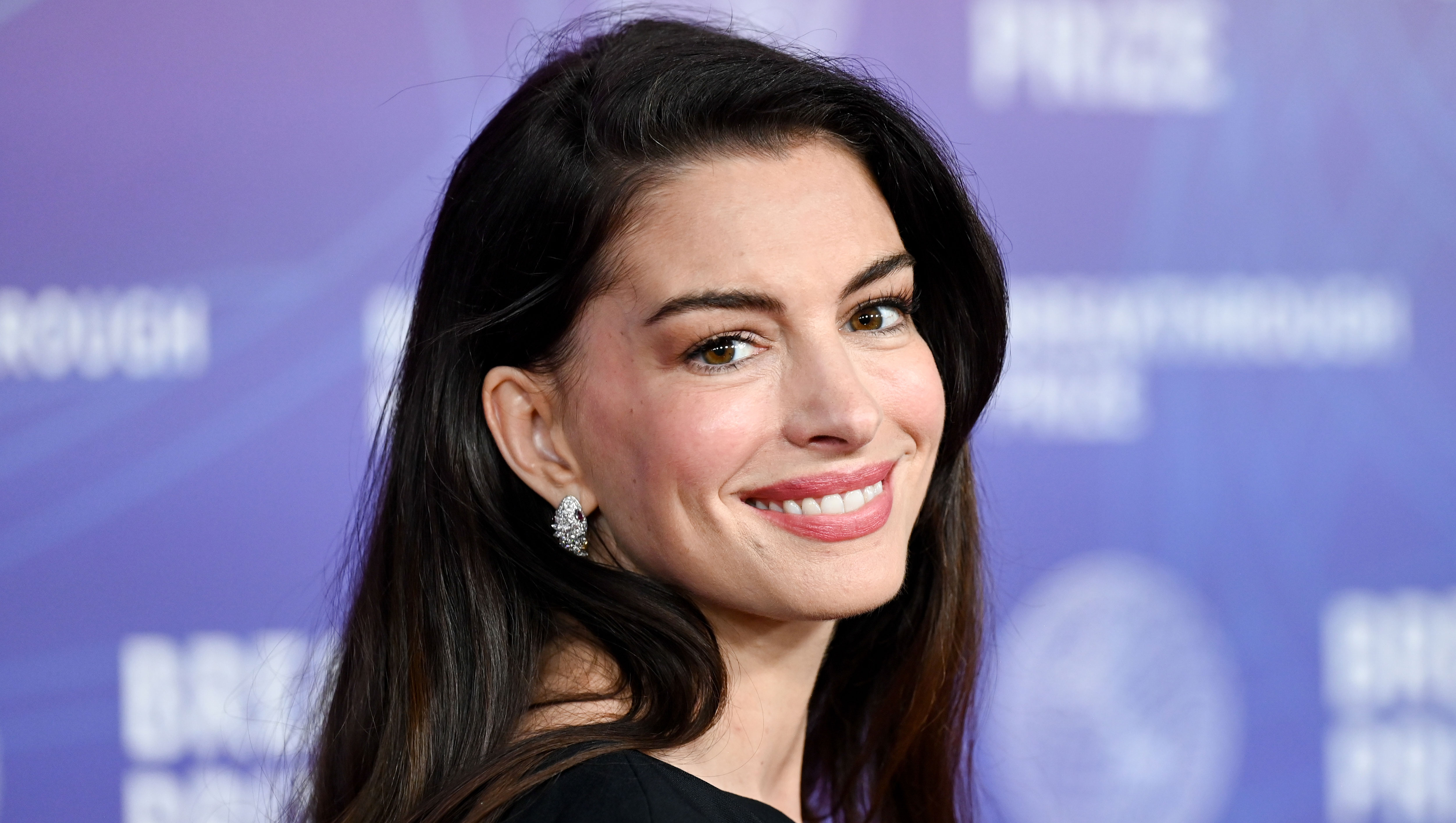 Anne Hathaway's Luxe Handbag: The Unexpected Amazon Treasure