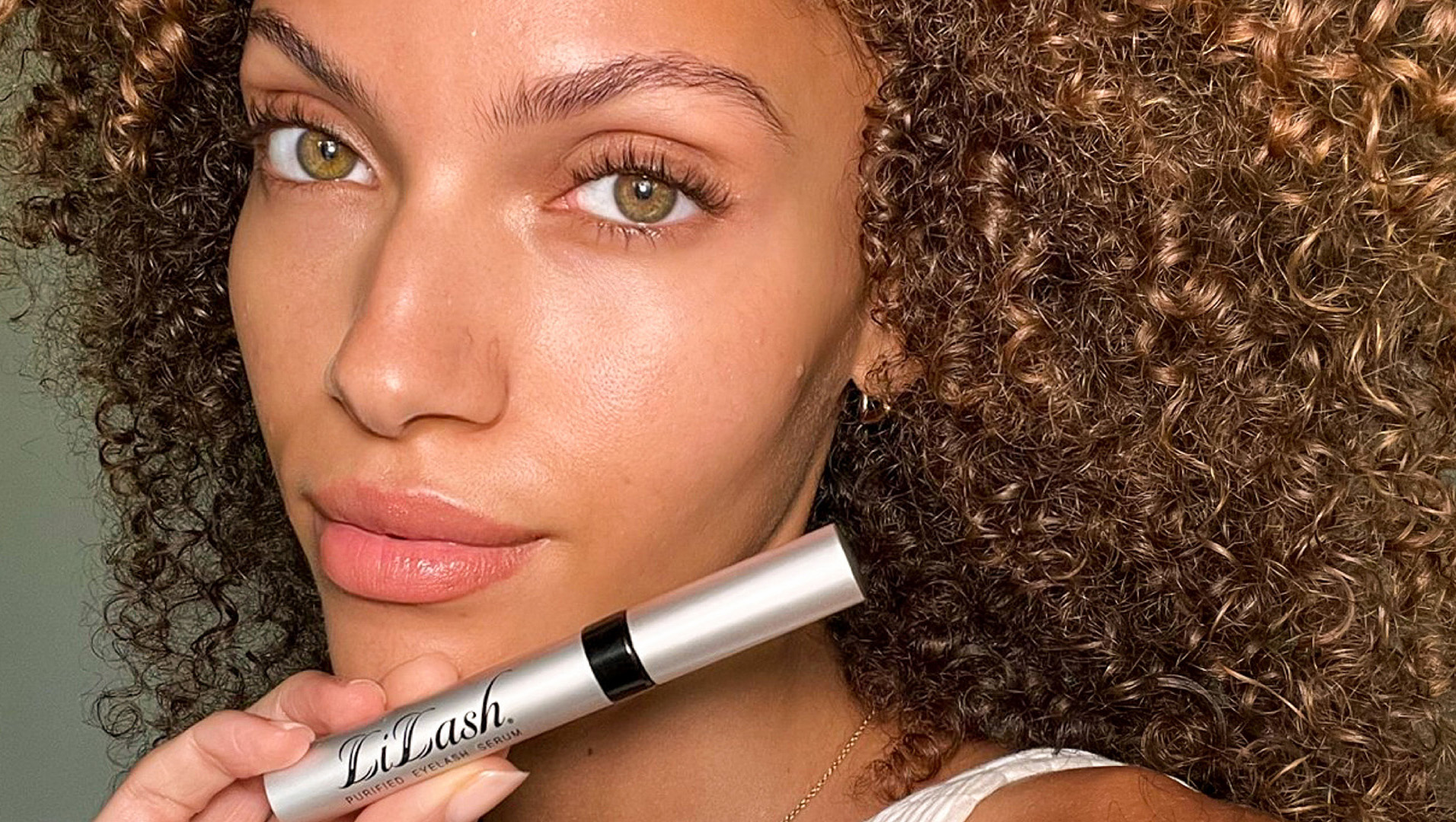 Lush Lashes Unlocked: The Serum Changing Mascara Trends