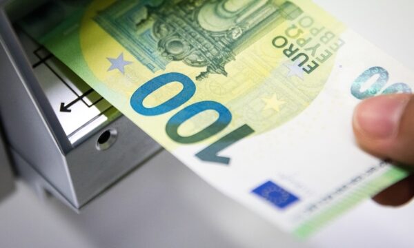 Why Are Students Buzzing About the €100 Payment?