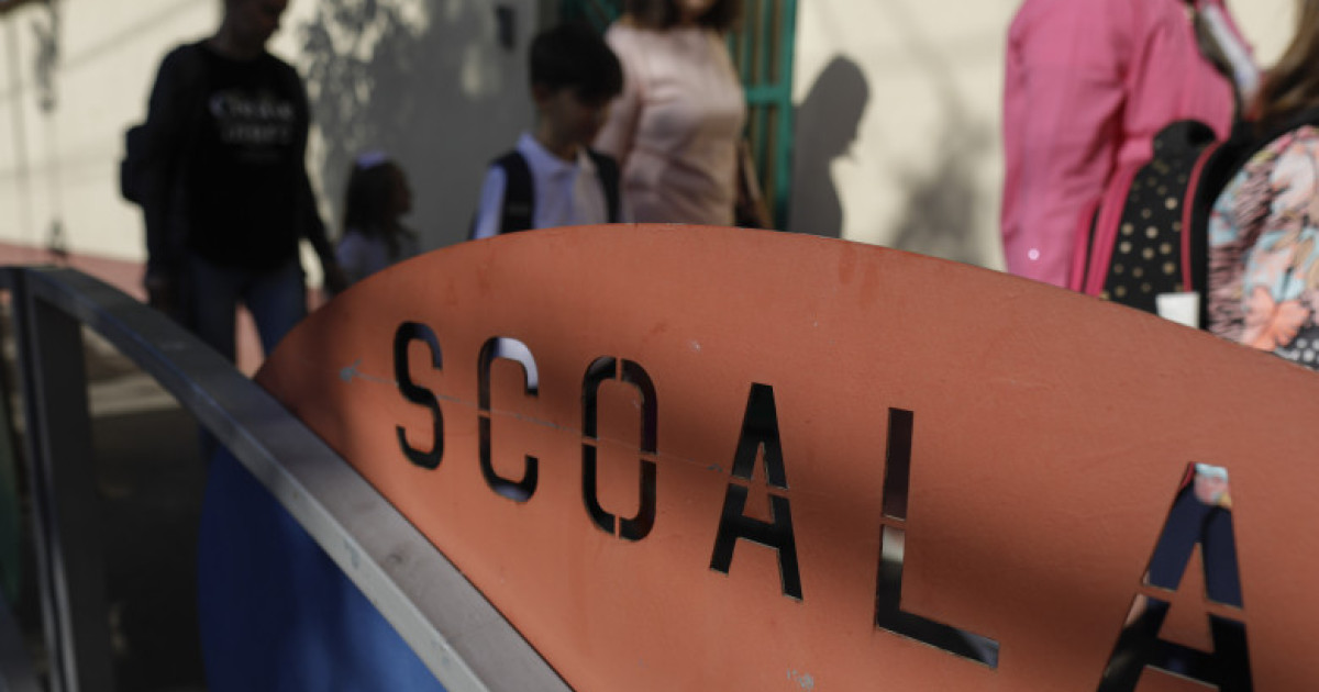 Uniformele școlare obligatorii adoptate: Ce impact vor avea asupra elevilor?