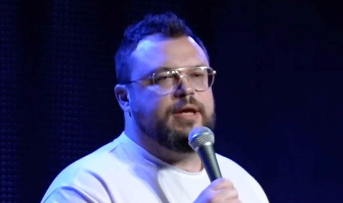 Comedian Responds Harshly to Show Cancellations Due to 'Offensive' Joke About Renee Good