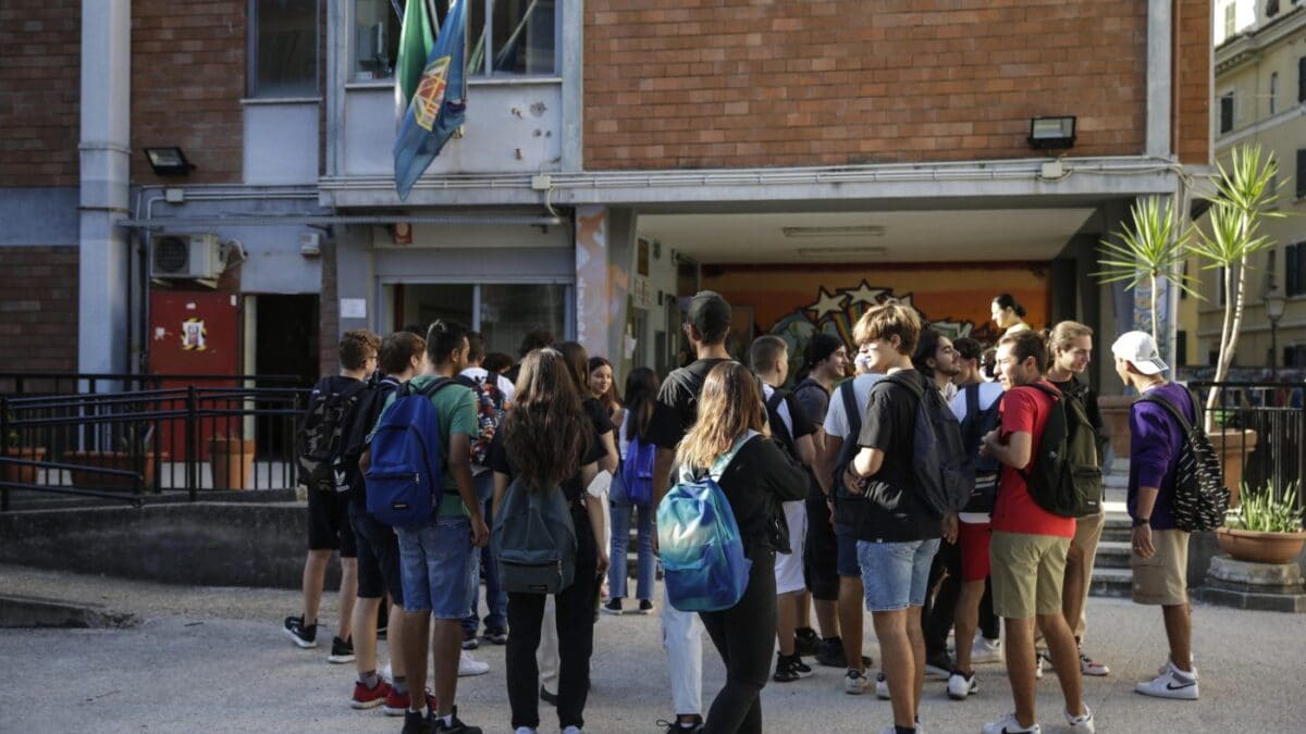 Treviso, studenti sciolgono psicofarmaci nelle borracce: sospensione in vista