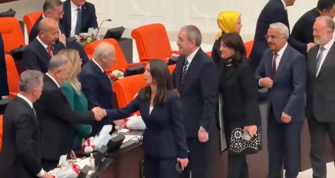 Meclis açılışında DEM Partililerin Bahçeli ile tokalaşması dikkat çekti