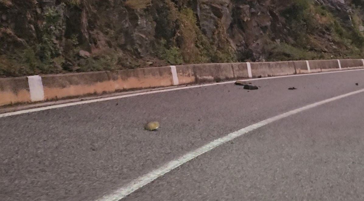 Heavy rain brings rocks onto Kukës roads as unstable weather persists through the weekend