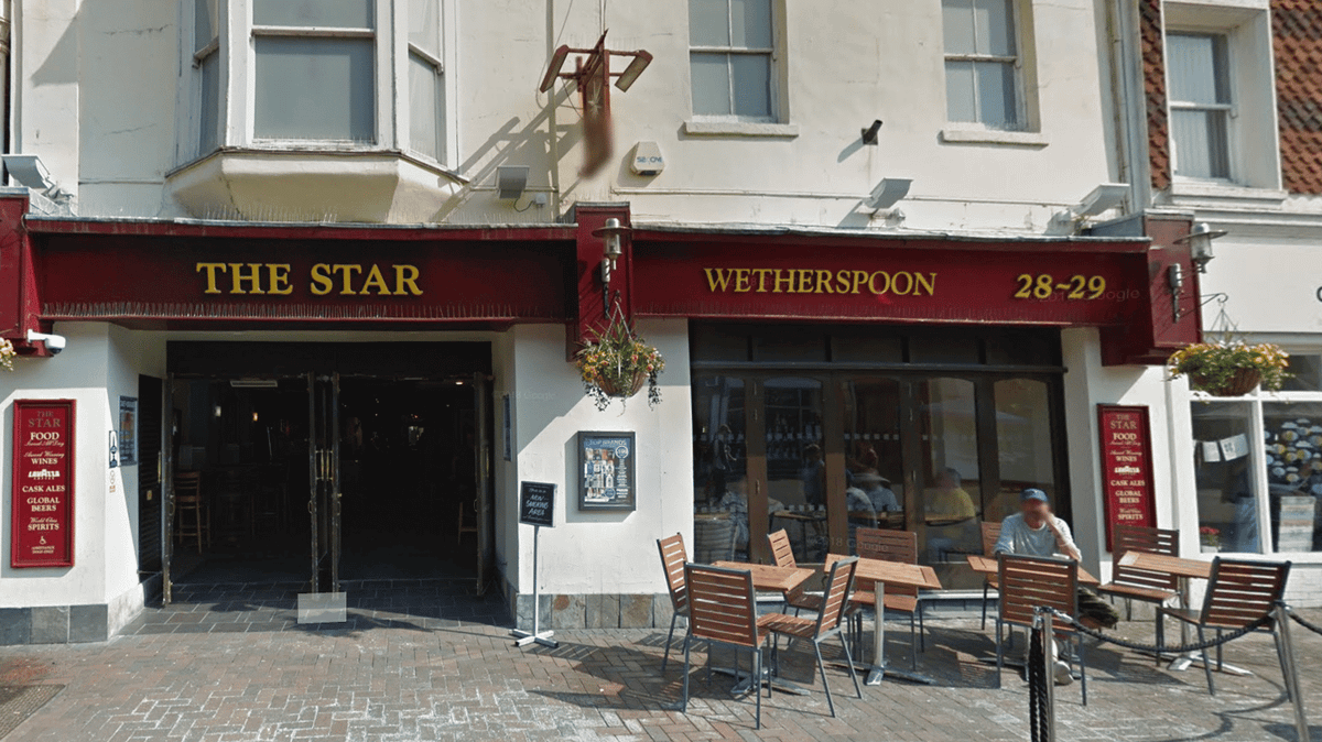 Wetherspoons Denies Entry to Poppy Wearers Amid Gosport Protests