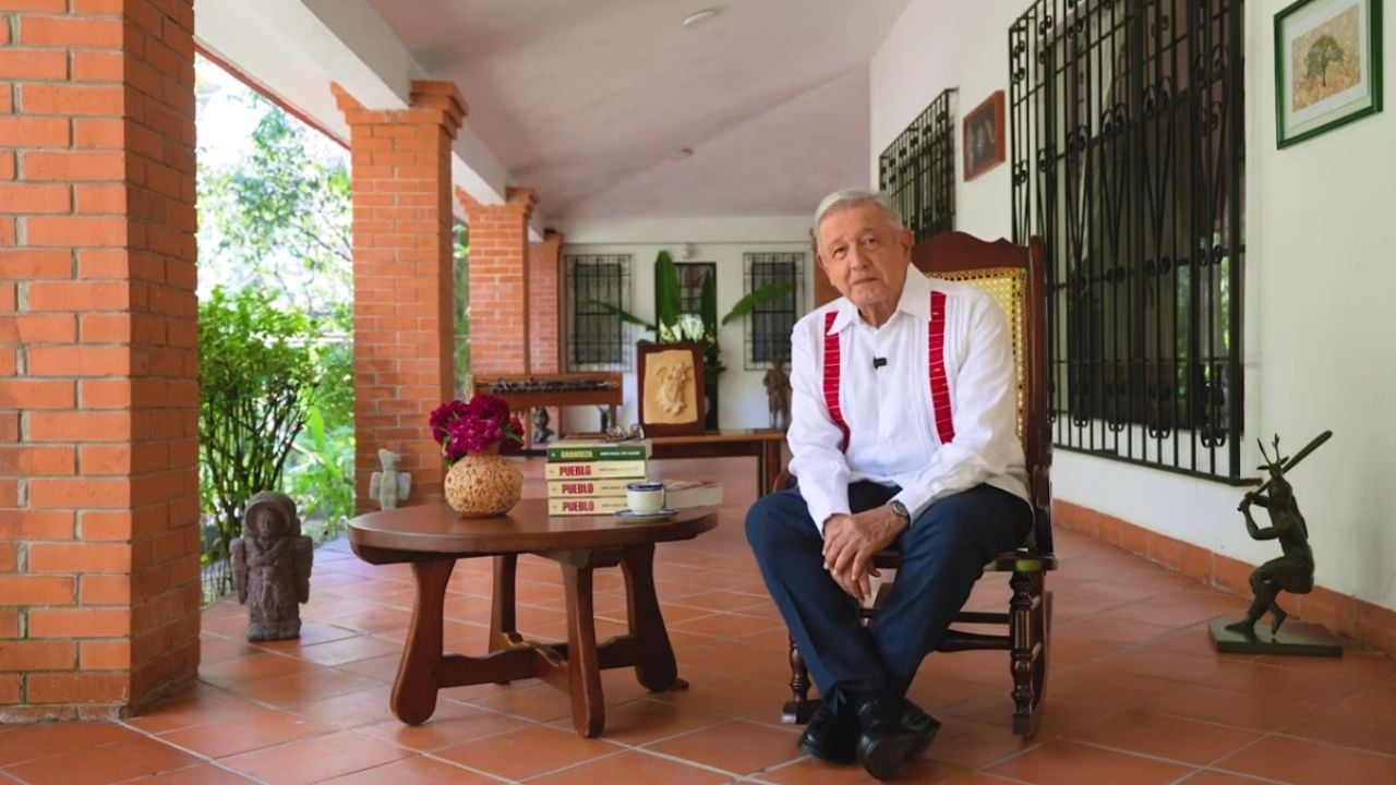 AMLO reaparece y revela por qué llamó “Pueblo” a su nuevo libro