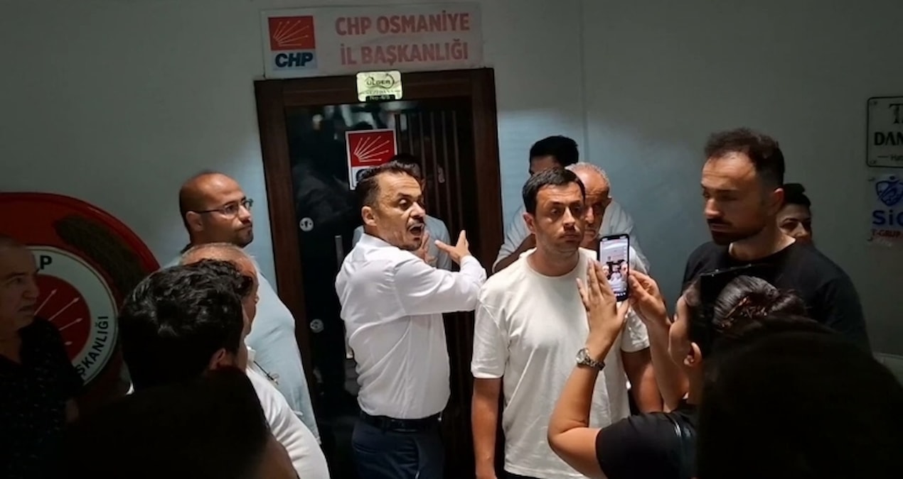CHP İl Binasında Çilingirli Gerginlik: Kılıçdaroğlu'nun Yeni Yönetimi
