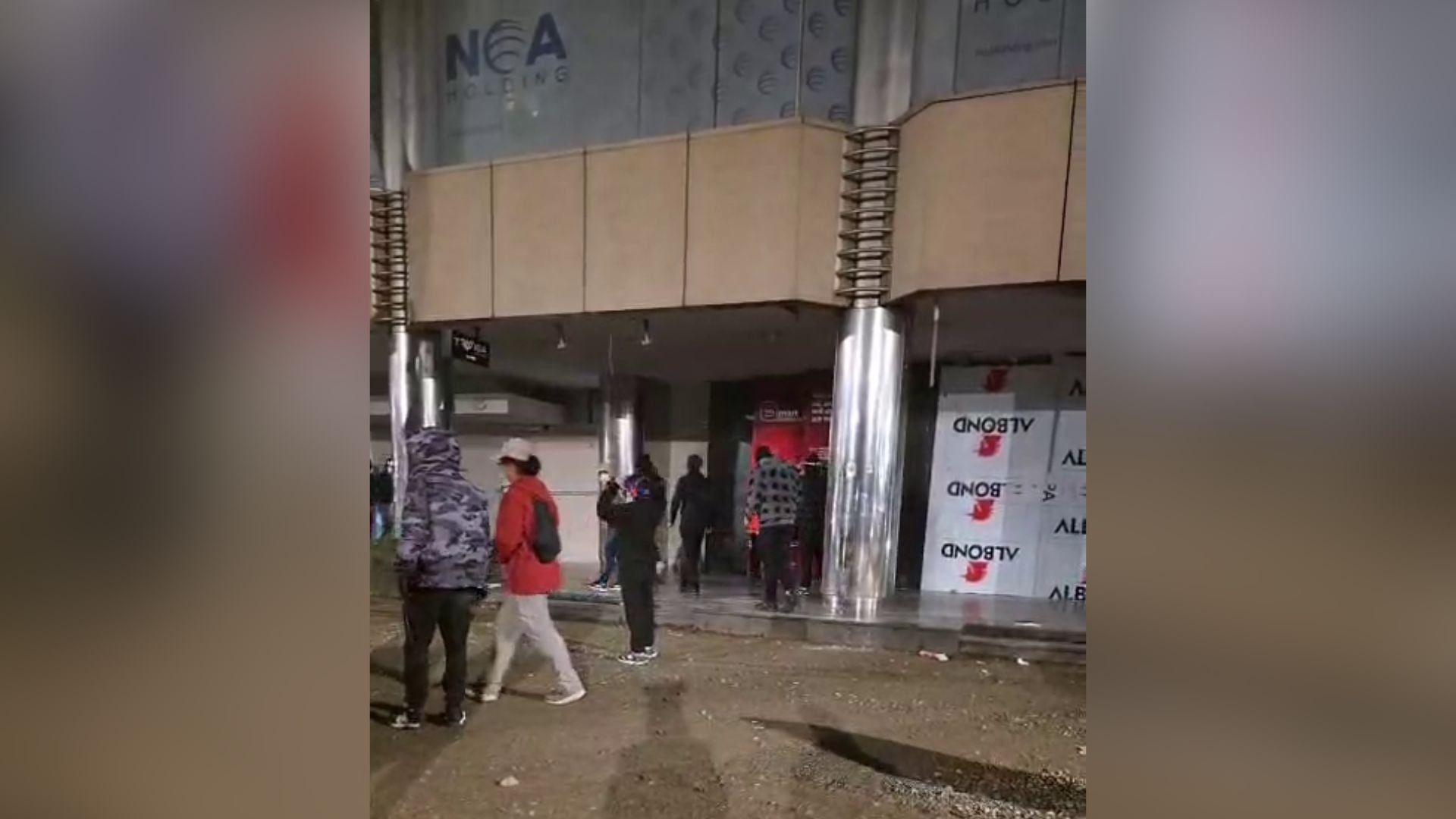 Protesters Break Into Bank Near Prime Minister's Office Amid Ongoing Clashes