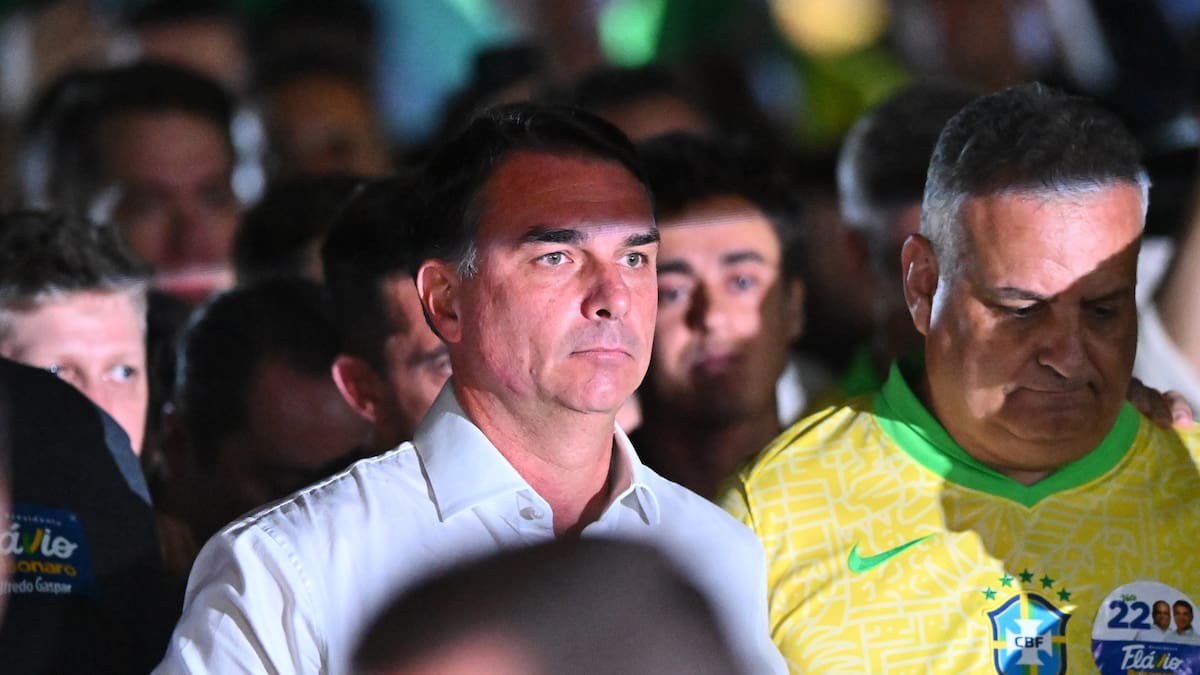Flávio Bolsonaro viaja a EE.UU. pese a prohibición judicial
